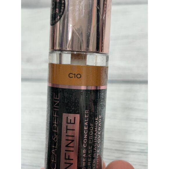 New Makeup Revolution Conceal & Define Infinite C10 Longwear Concealer 9ml - Picture 6 of 9